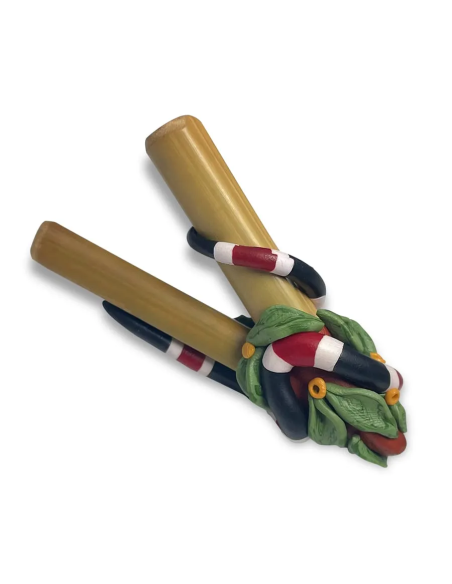 Bambus-Kuripe – Serpent – Bambusröhren mit rot-weiß-schwarzer Schlangenfigur