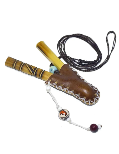 Bambus-Kuripe – Ararunart Brown – Röhren in geschnürter brauner Ledermanschette mit dunkler Schnur und Perlen