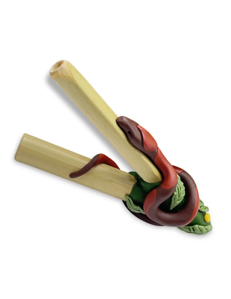 Bambus-Kuripe – Yuxibu – Boa-Figur um die Bambusröhren gewunden