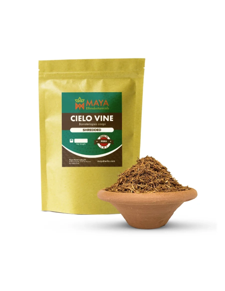 Cielo-Liane (Banisteriopsis caapi) – geschreddert, Peru – Maya-Beutel neben einer Schale mit Liane