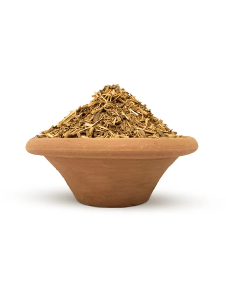 Rote Ayahuasca (Banisteriopsis muricata) – geschreddert, Ecuador – geschredderte Liane in einer Tonschale