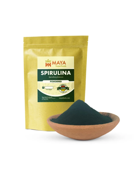 Spirulina – Spirulina platensis – Beutel von Maya Superfoods und Pulver in einer Schale