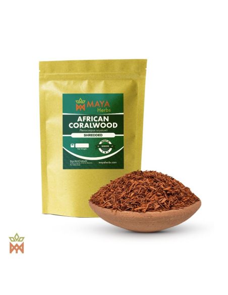 Afrikanisches Korallenholz (Pterocarpus soyauxii) – Beutel von Maya Herbs und orangerote Holzspäne in einer Tonschale