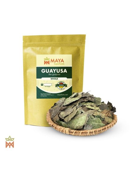 Guayusa aus Ecuador (Ilex guayusa) – Beutel von Maya Herbs und ganze Blätter auf einem Flechttablett