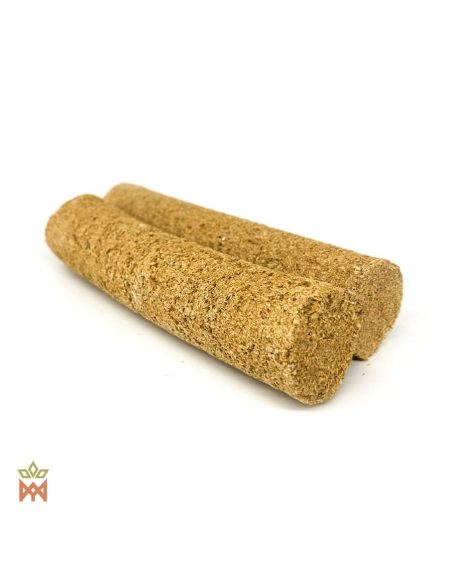 Zwei gepresste sandfarbene Räucherstangen mit Palo Santo, Caapi und Chacruna, Ecuador