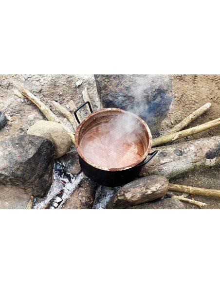 Zeremonieller Kakao der Arhuaca aus Kolumbien – Kochtopf über einem Holzfeuer