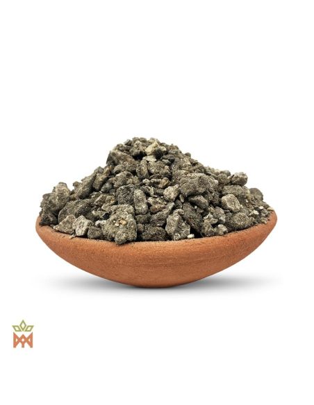 Breu Branco aus Brasilien – Räucherharz, Protium heptaphyllum – graue Harzkörner in einer Tonschale, Detail