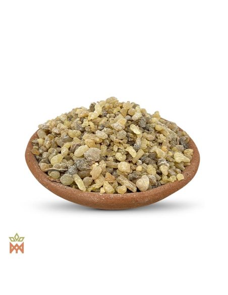 Weihrauch aus Indien – Räucherharz, Boswellia sacra – gelbliche und graue Tränen und Körner in einer Tonschale, Detail
