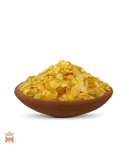 Waldkiefer aus Portugal – glasige, goldgelbe Kolophonium-Plättchen in einer Tonschale, Seitenansicht