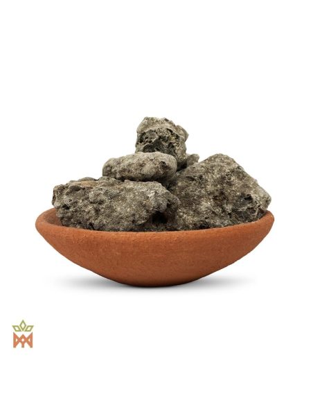 Grauer Copal aus Peru – Baumharz, Dacryodes peruviana – große, raue Stücke grauen Copals in einer Tonschale
