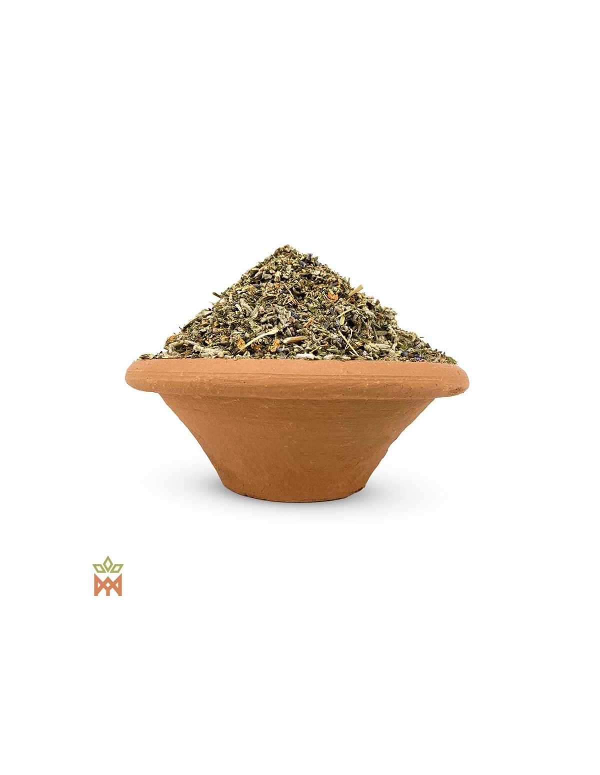 Aromatische Kumbaya-Mischung – geschnittene Kräuter mit violetten Blütenteilen in einer Tonschale