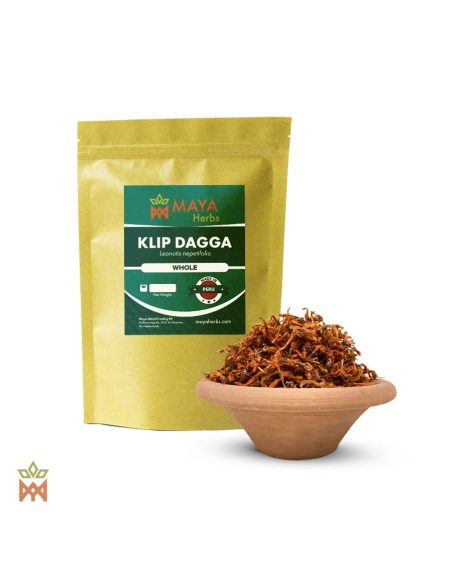 Klip Dagga aus Peru – Beutel von Maya Herbs „Whole“ und orangefarbene Blütenröhren in einer Tonschale