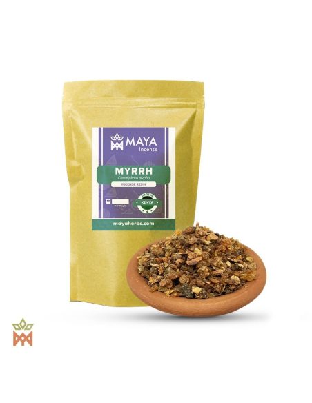 Myrrhe aus Kenia – Beutel mit Etikett Myrrh, Made in Kenya, und Tonschale mit gebrochenen Harzstücken