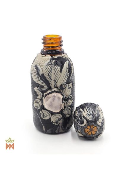 Kuntanawa Rapéh-Flasche, 30 ml – geöffnet, Hals aus Bernsteinglas und Deckel mit Blüte