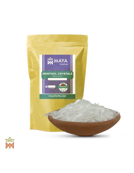 Menthol aus Indonesien – Beutel mit Etikett Menthol Crystals, Made in Indonesia, und Tonschale mit weißen Kristallen
